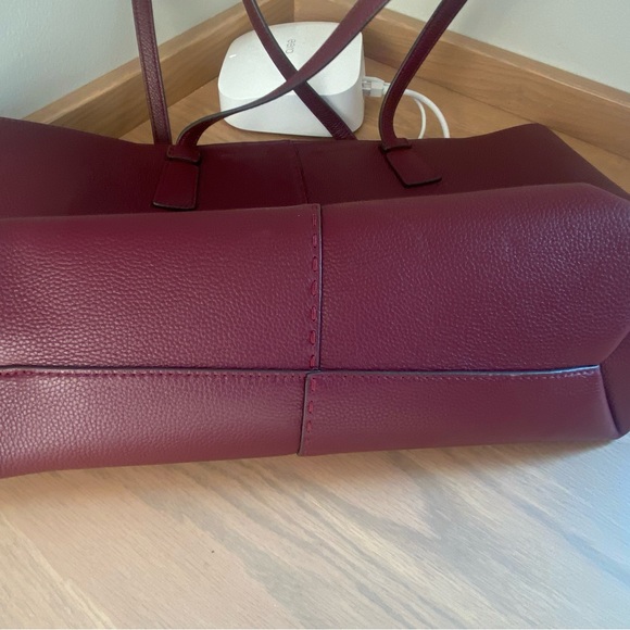 Tory Burch Robinson Tote - Picture 2 of 6
